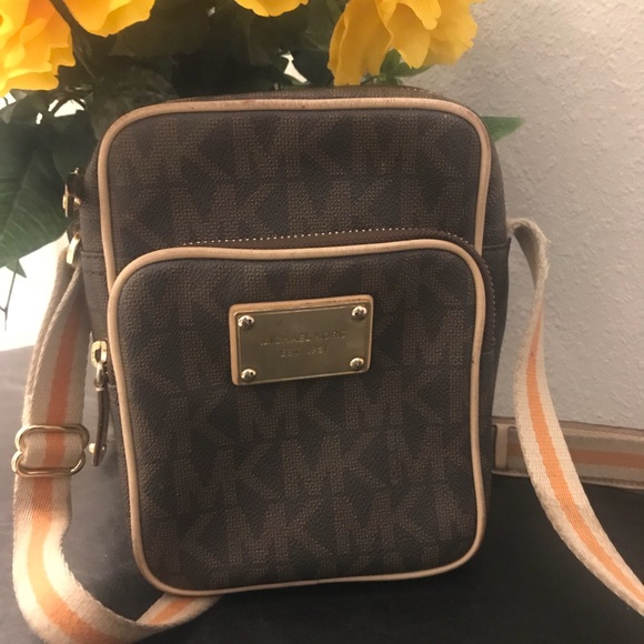 michael kors flight bag